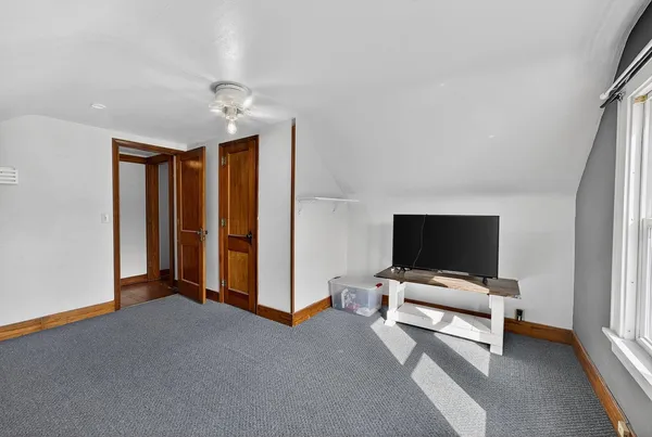 $212,500 | 305 South Warren Street, South Wayne, WI 53587