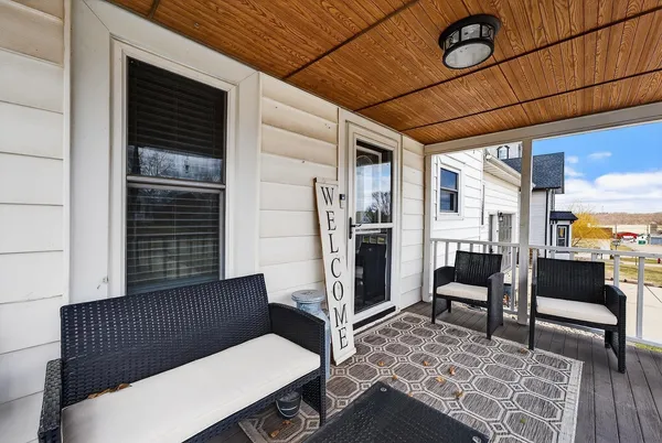 $212,500 | 305 South Warren Street, South Wayne, WI 53587