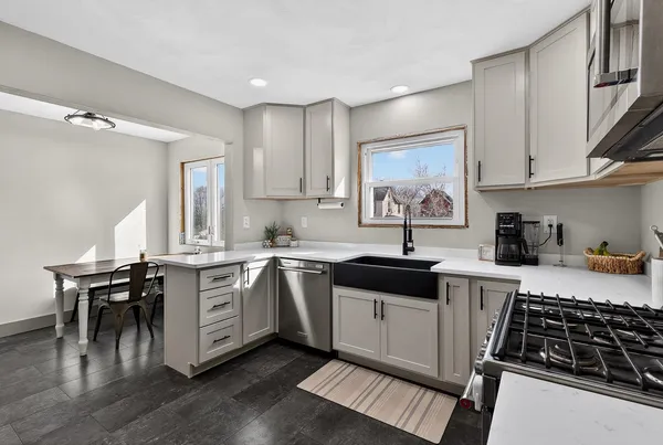 $212,500 | 305 South Warren Street, South Wayne, WI 53587