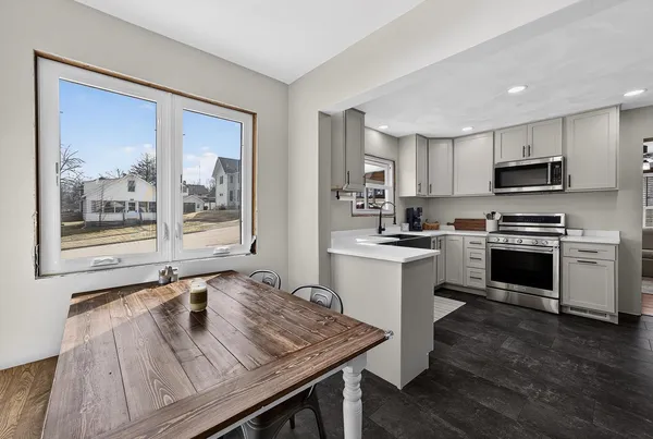 $212,500 | 305 South Warren Street, South Wayne, WI 53587