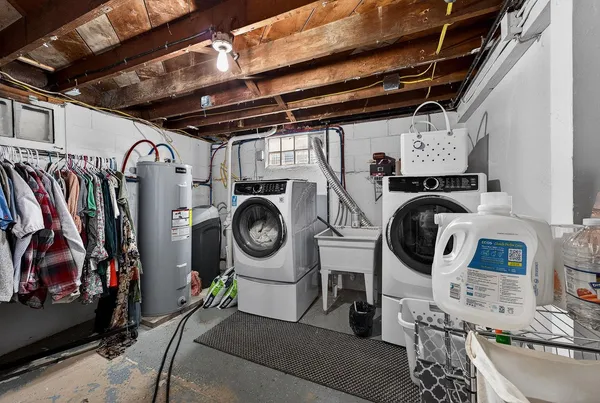 $212,500 | 305 South Warren Street, South Wayne, WI 53587