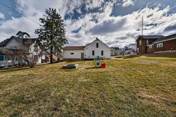 $212,500 | 305 South Warren Street, South Wayne, WI 53587