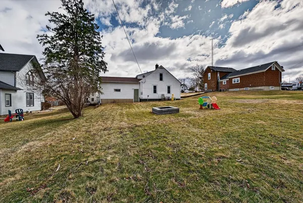 $212,500 | 305 South Warren Street, South Wayne, WI 53587