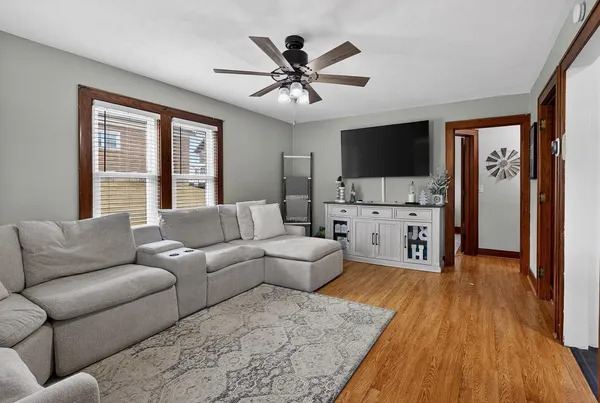 $212,500 | 305 South Warren Street, South Wayne, WI 53587