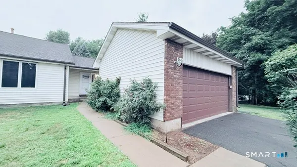 $2,575 | 16 Arthur Drive, Unit 5, South Windsor, CT 06074