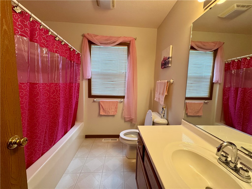 6 Ridgefield Lane Charleston, IL 61920 - Photo 11 of 12 Gallery Image 11