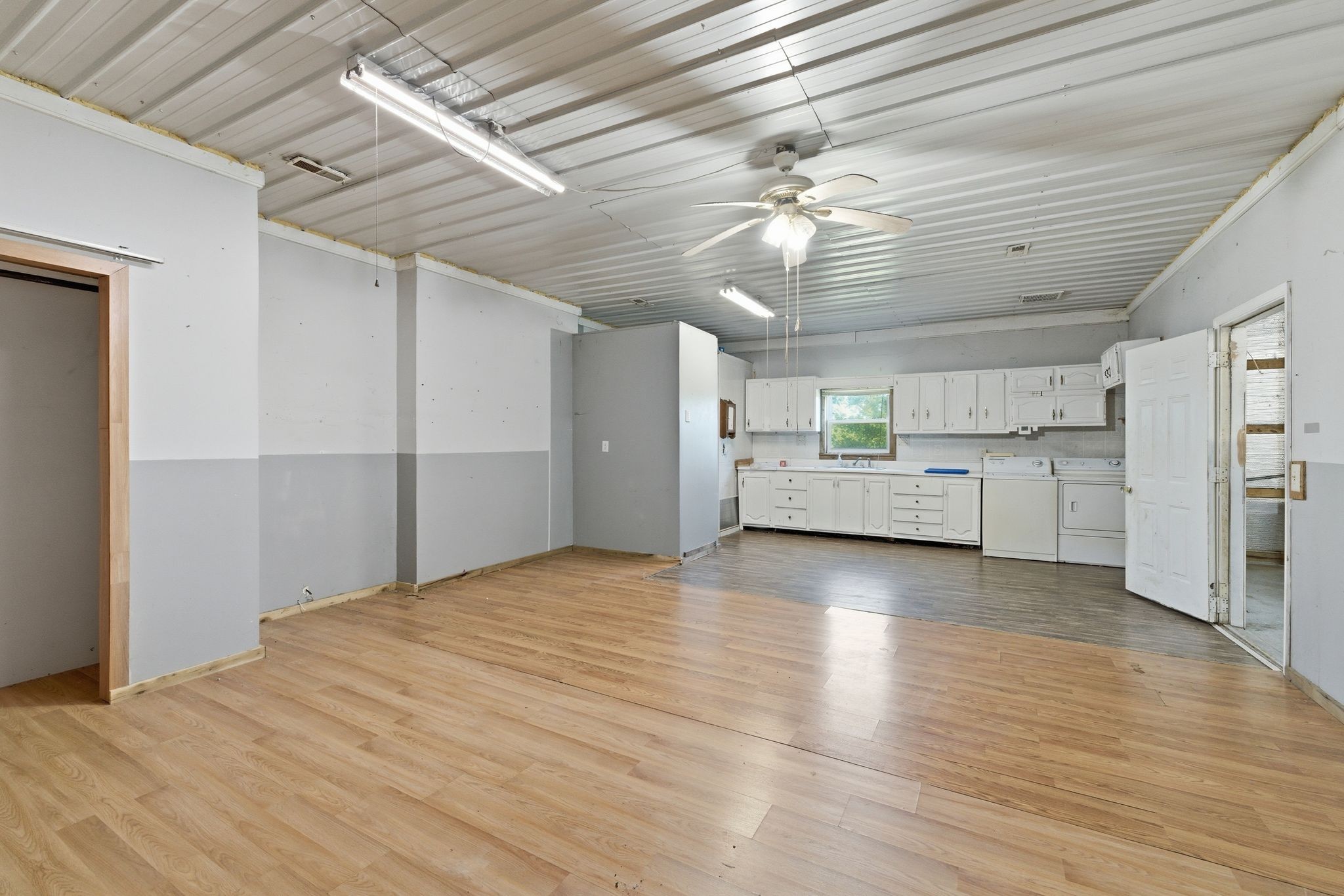 1021 B Jordan Road Lascassas, TN 37085 - Photo 39 of 58 a view of a electric appliances in kitchen and empty room