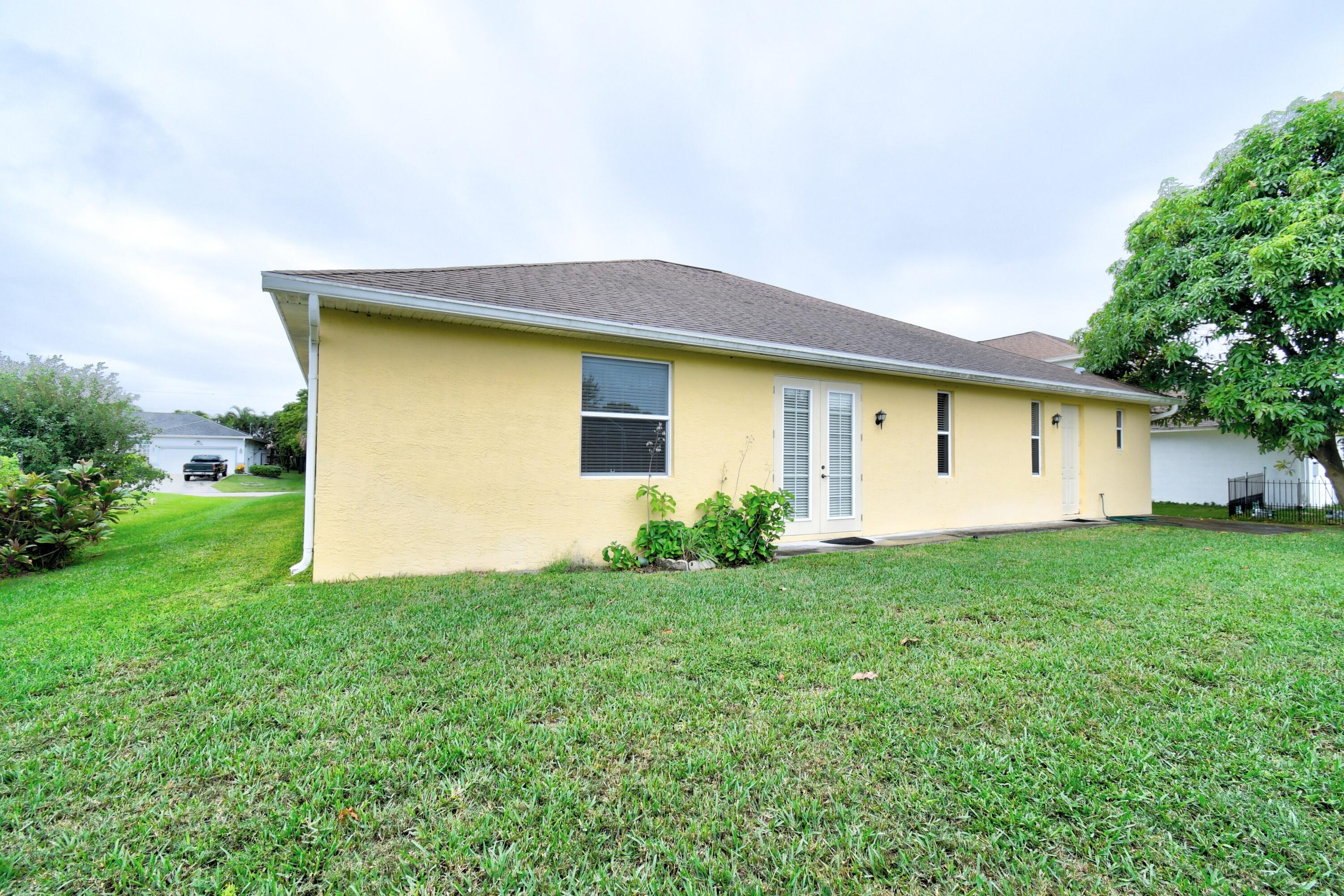 1774 Southwest Commargo Street Port St. Lucie, FL 34987 - Photo 4 of 41 1774 SW Commargo St Port St-print-011-00