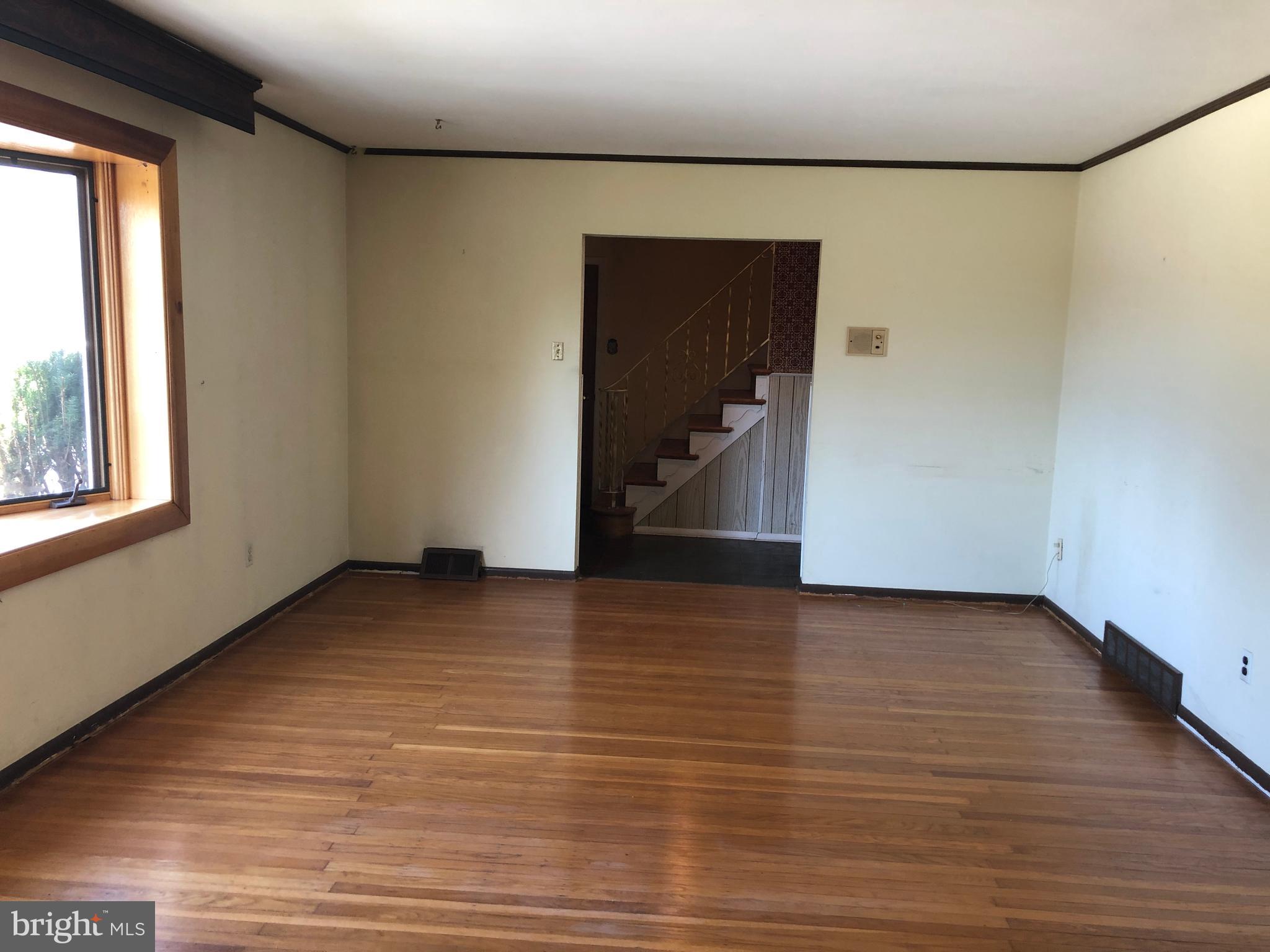 3228 Kennedy Road Norristown, PA 19403 - Photo 7 of 17 LIVING ROOM