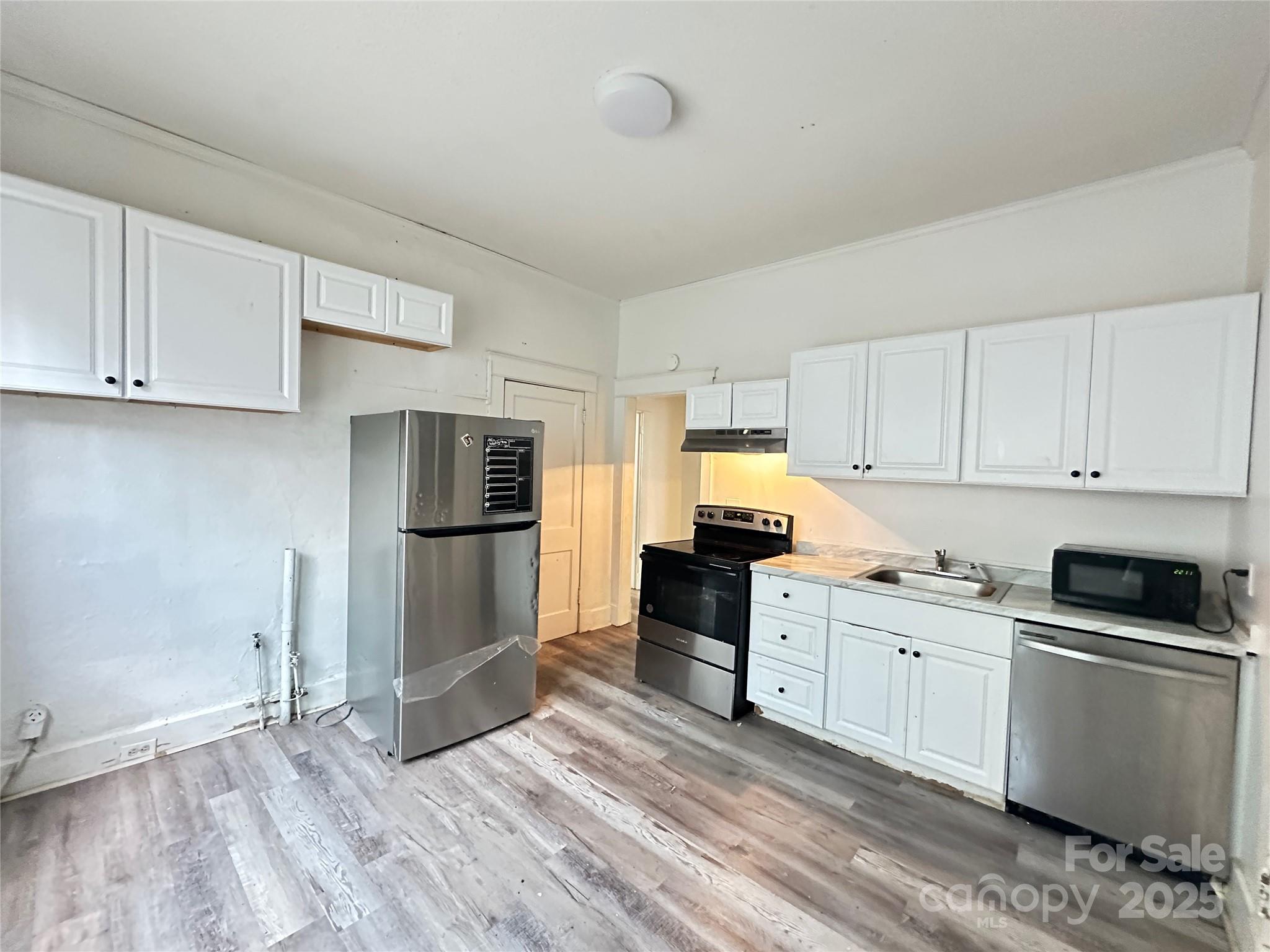140 8th Street Winnsboro, SC 29180 - Photo 6 of 19 a kitchen with granite countertop a refrigerator stove and sink