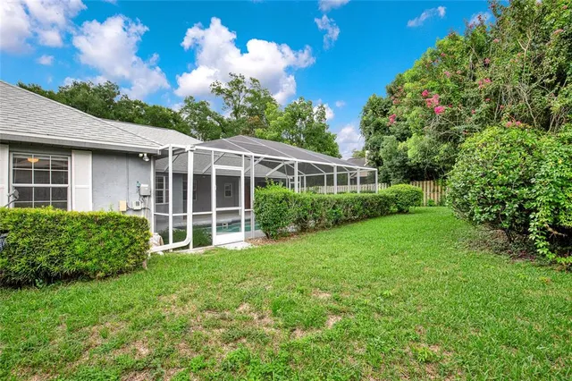 a view of a house with backyard and garden