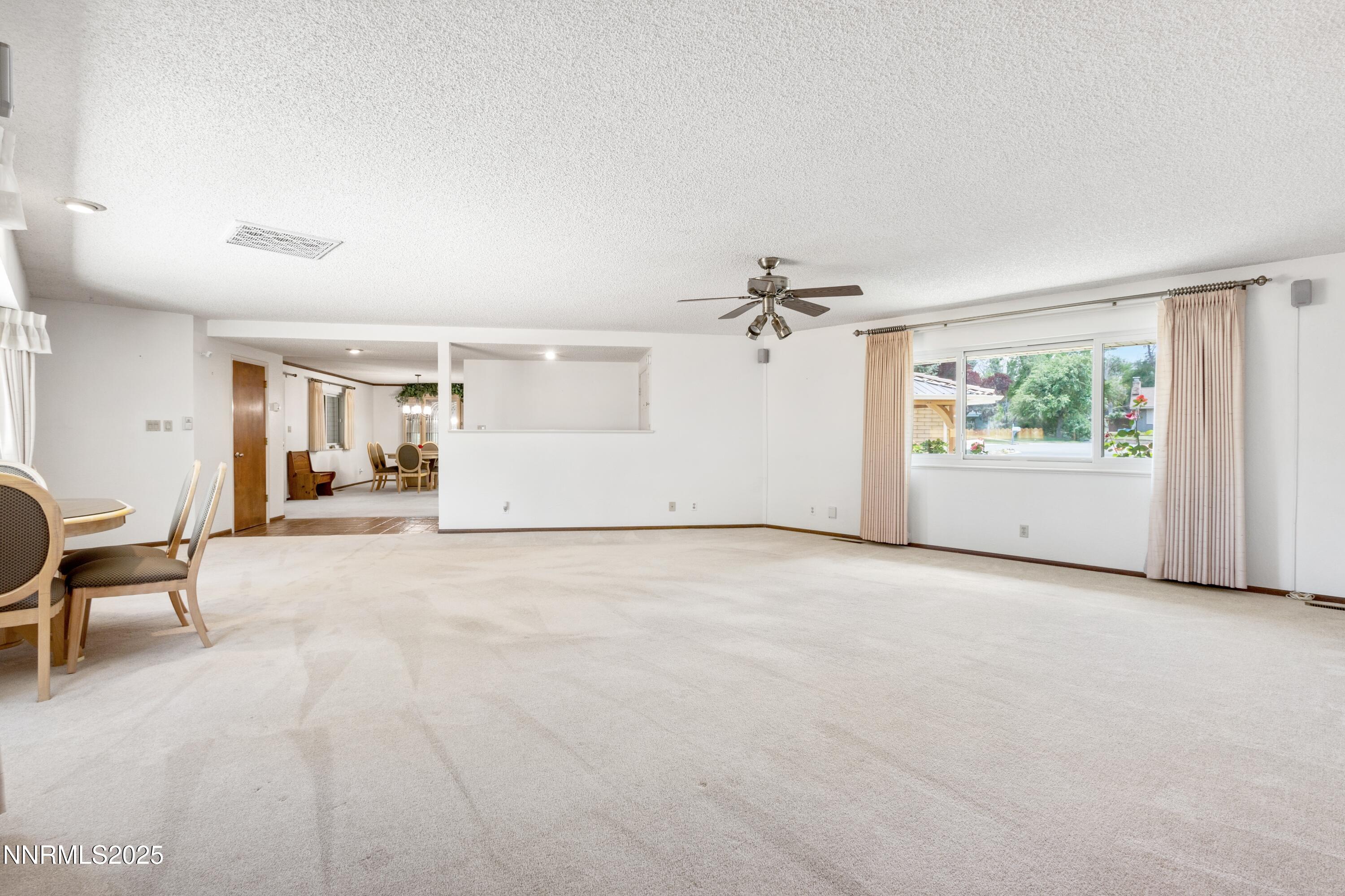 2196 Pebble Beach Drive Reno, NV 89502 - Photo 8 of 36 Img-8