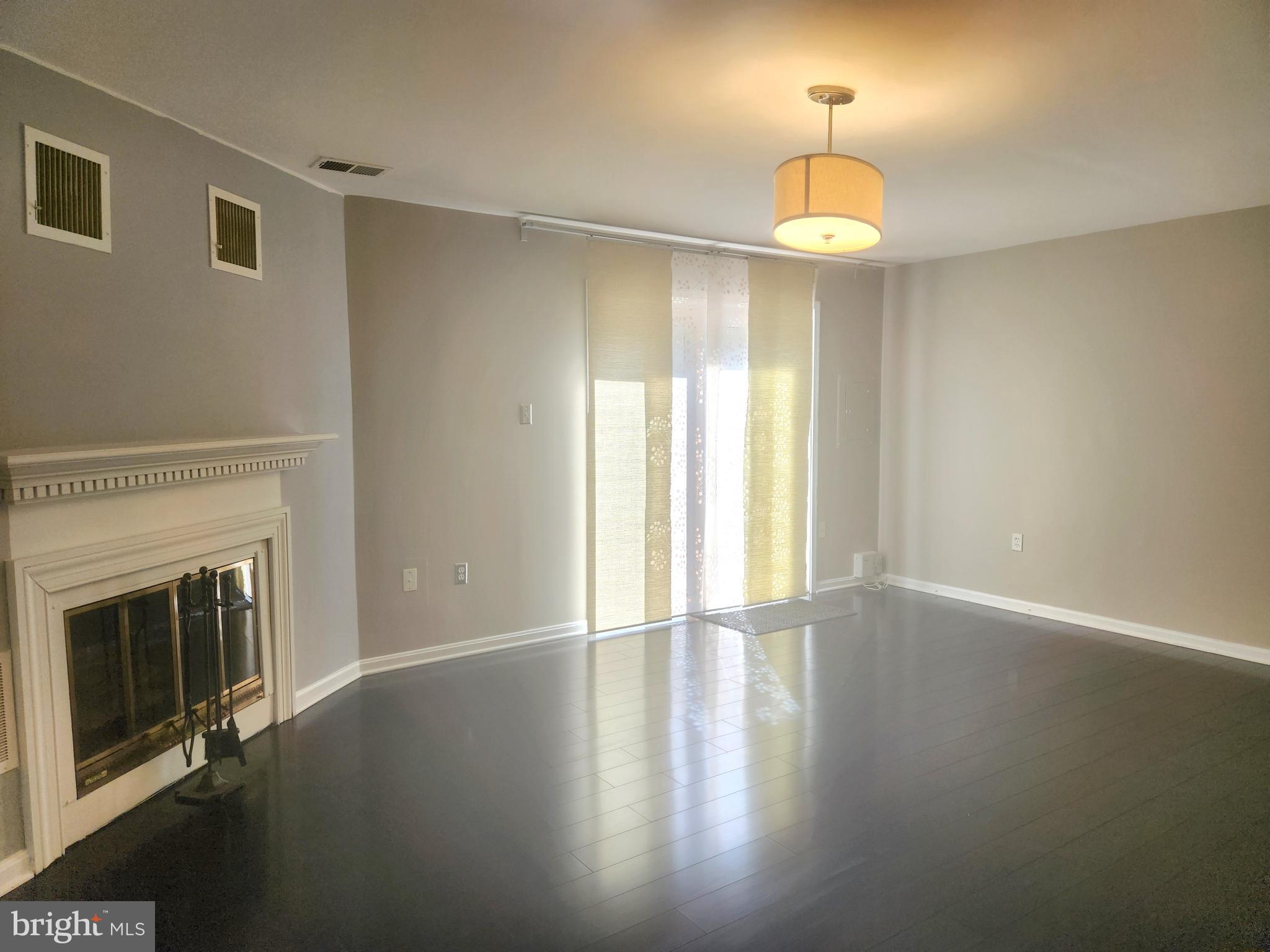 9139 September Lane Silver Spring, MD 20901 - Photo 7 of 23 Livingroom
