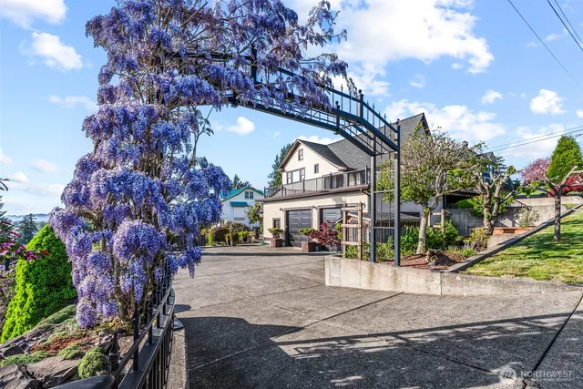 $990,000 | 185 Spring Street, Cathlamet, WA 98612