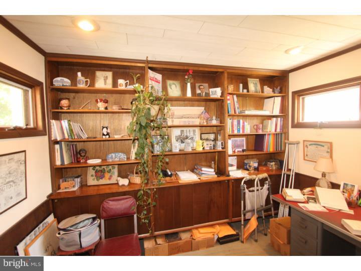 330 East Walnut Street Reading, PA 19607 - Photo 12 of 21 Office / Study