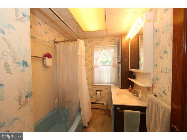 330 East Walnut Street Reading, PA 19607 - Photo 18 of 21 Bathroom