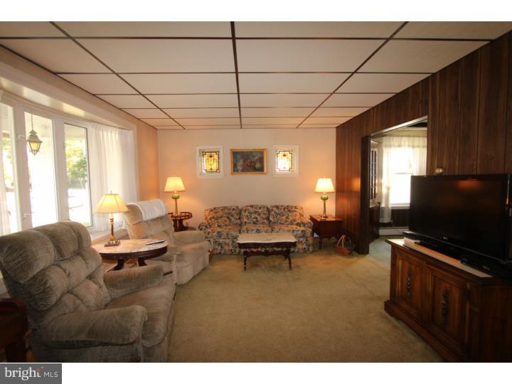 330 East Walnut Street Reading, PA 19607 - Photo 5 of 21 Living Room