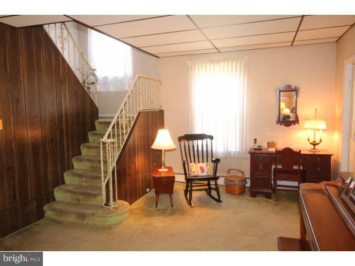 330 East Walnut Street Reading, PA 19607 - Photo 6 of 21 Living Room
