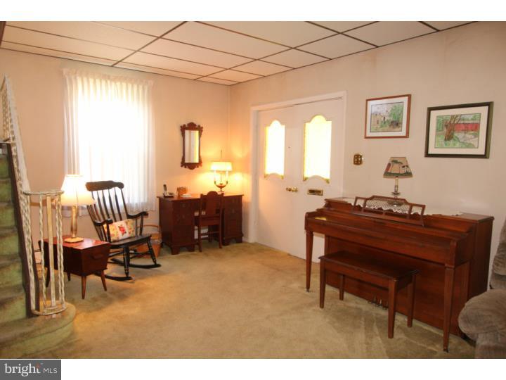 330 East Walnut Street Reading, PA 19607 - Photo 7 of 21 Living Room