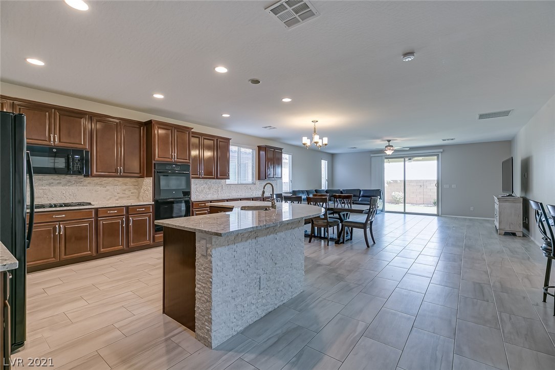 6250 Hambledon Hill Road Las Vegas, NV 89113 - Photo 4 of 48