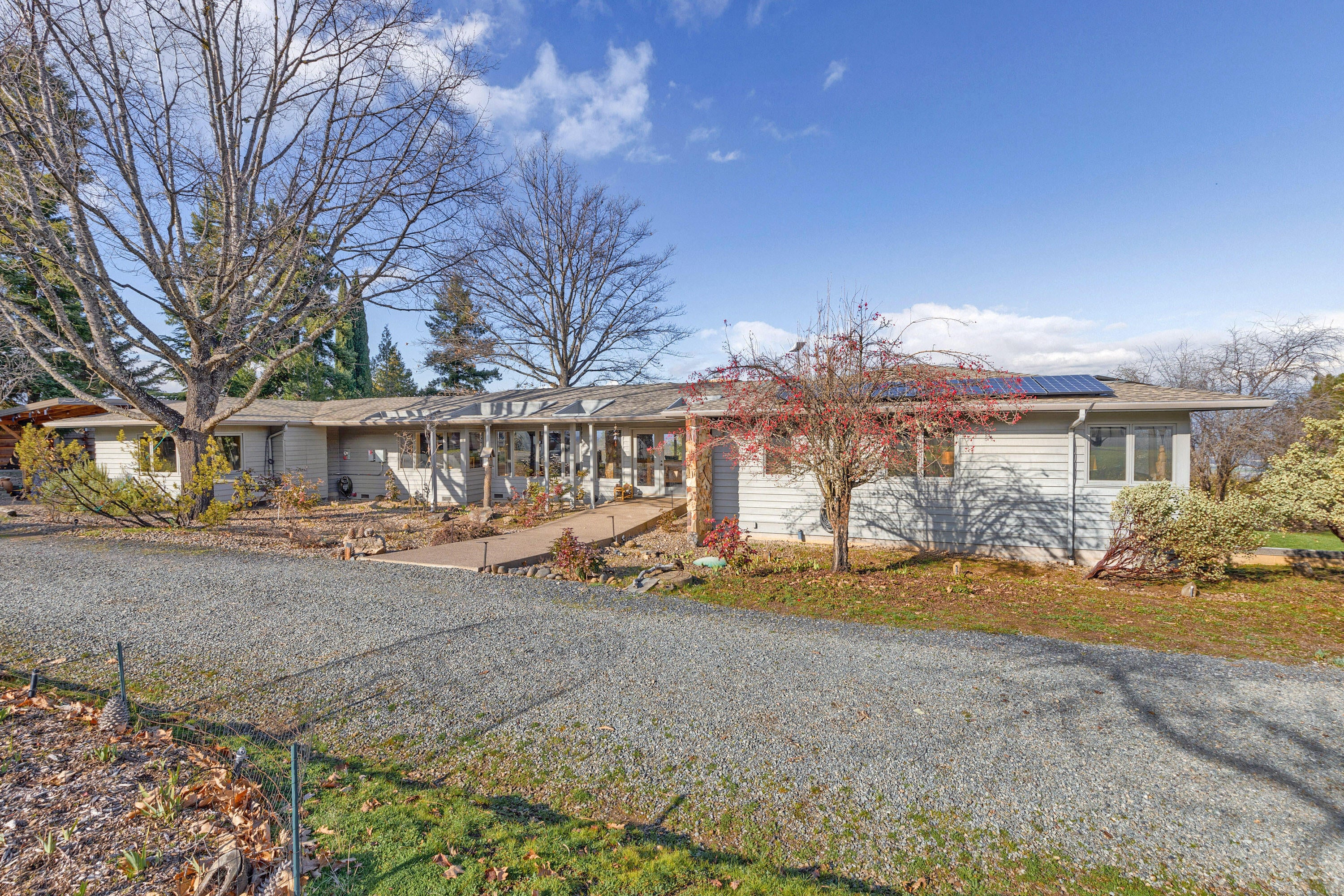 4025 Pioneer Road Medford, OR 97501 - Photo 4 of 56 ApxPR(3)
