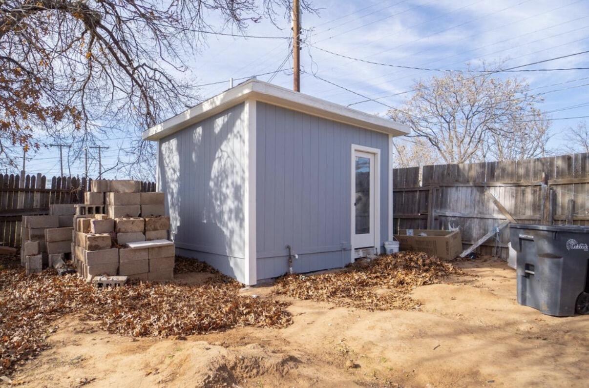 2014 40th Street Lubbock, TX 79412 - Photo 28 of 30 IMG_0008