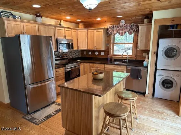 $999,000 | 75 Pioneer Village Road, Bolton, NY 12814