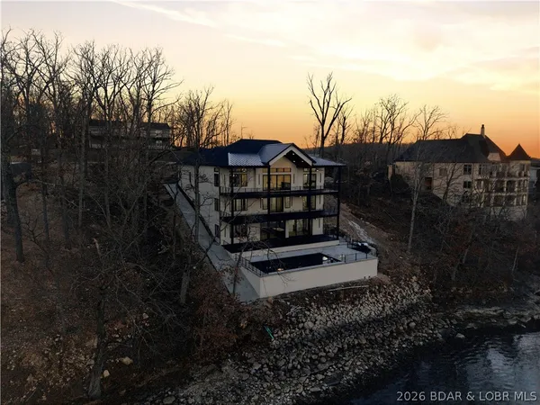 $2,600,000 | 957 Grand View Drive, Sunrise Beach, MO 65079