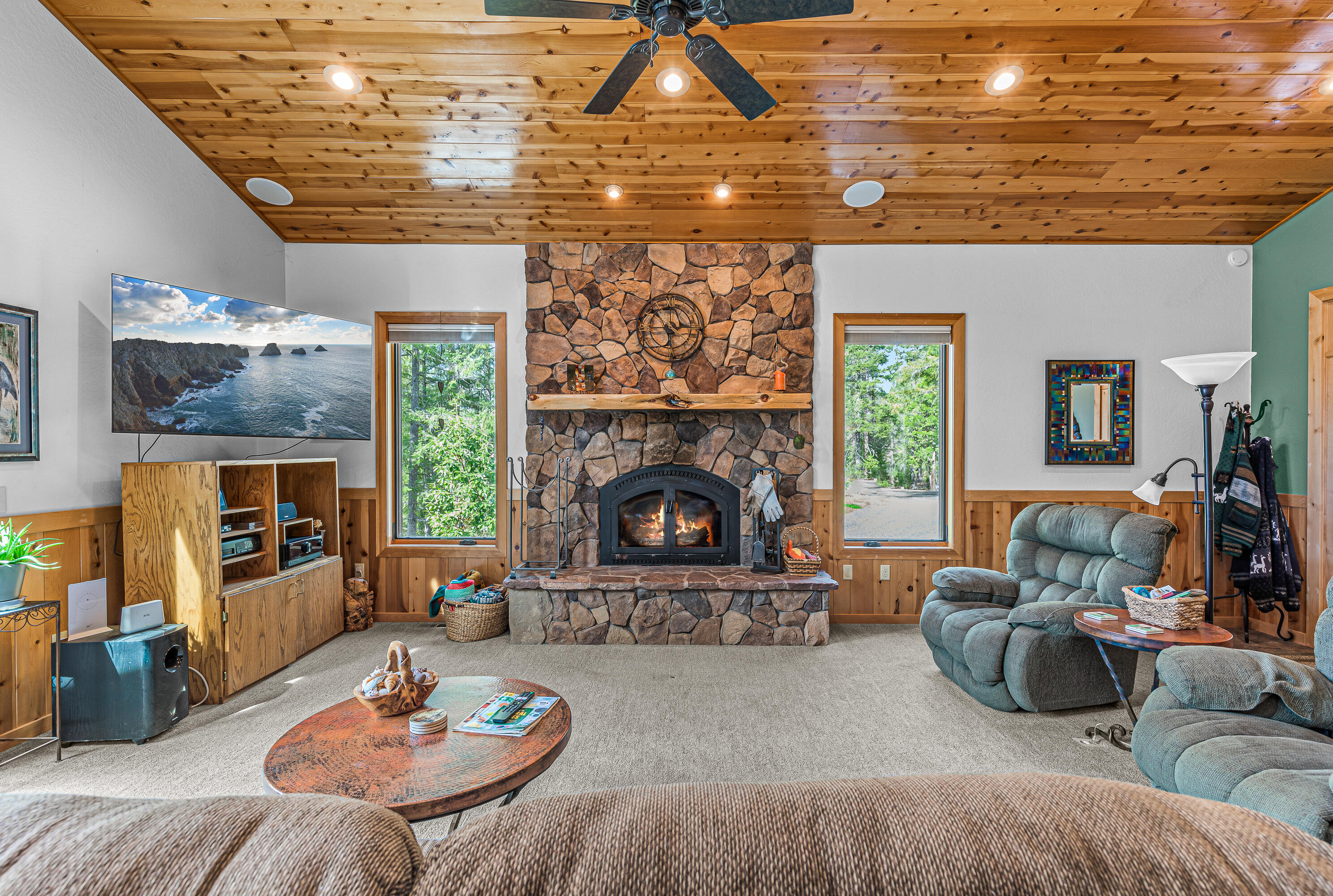 2455 Cobleigh Road Eagle Point, OR 97524 - Photo 10 of 63 9R9A5885