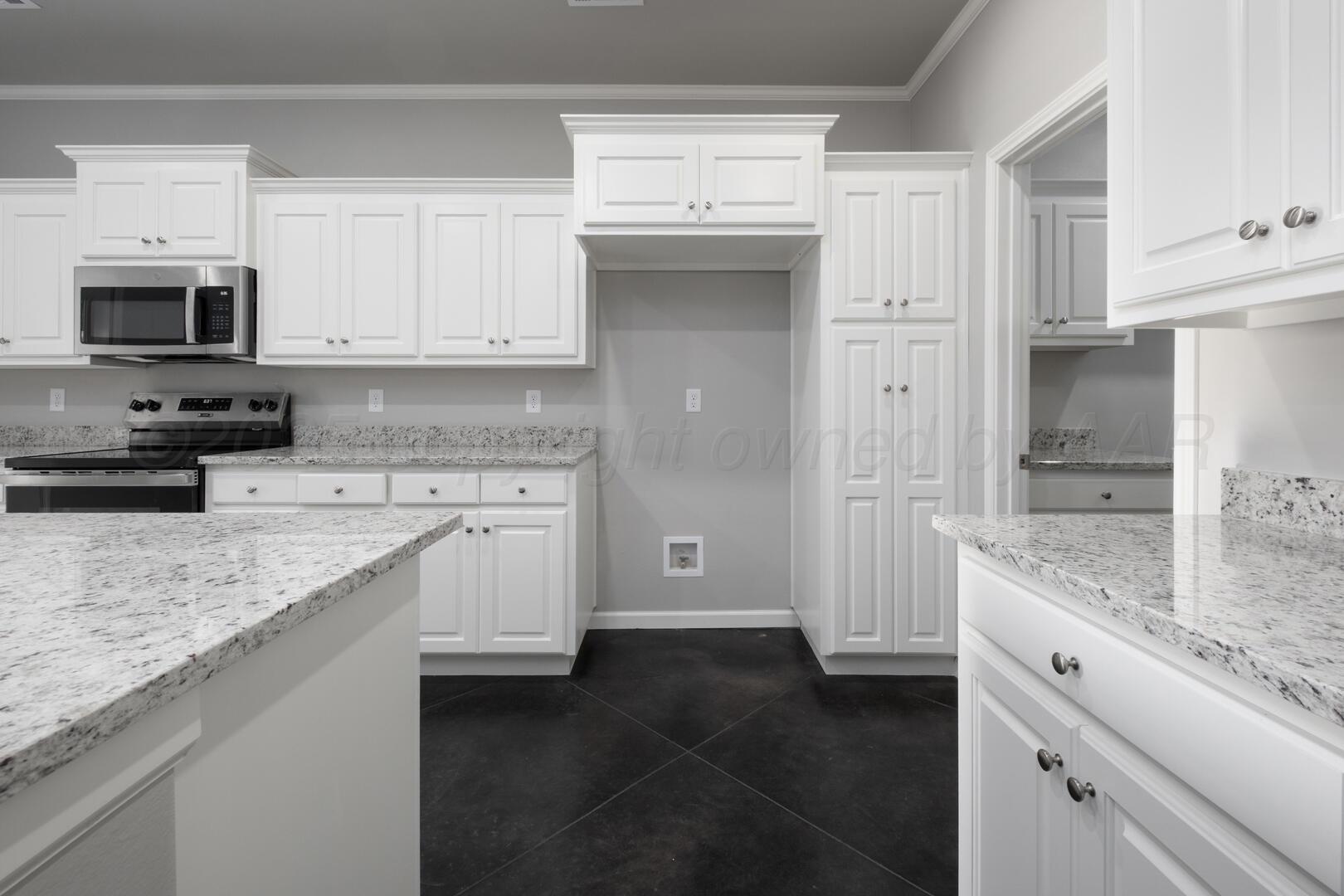 4600 Richardson Road Amarillo, TX 79118 - Photo 14 of 29 a kitchen with granite countertop a sink stove and refrigerator
