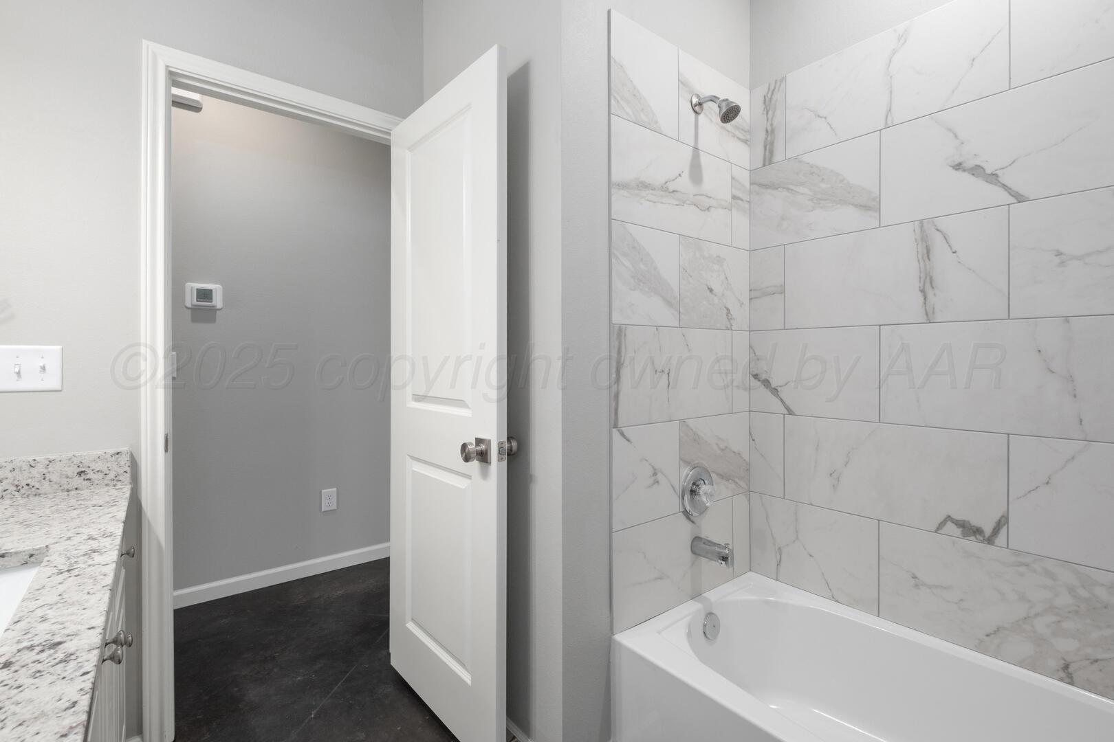 4600 Richardson Road Amarillo, TX 79118 - Photo 23 of 29 a bathroom with a bathtub