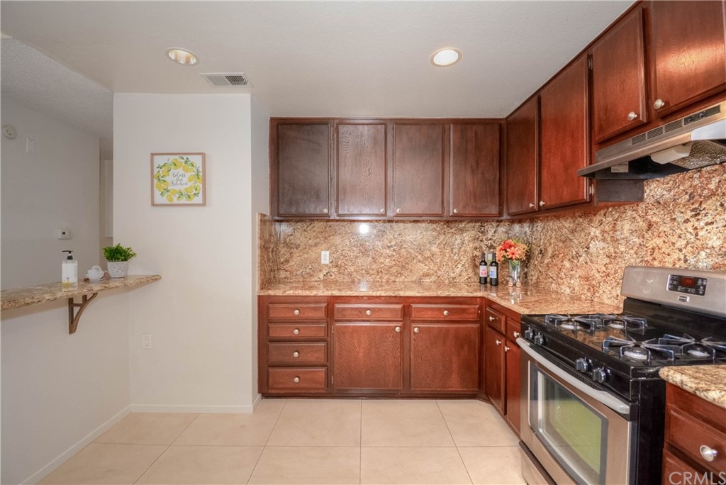 18 Town And Country Road, Unit 34 Phillips Ranch, CA 91766 - Photo 4 of 38