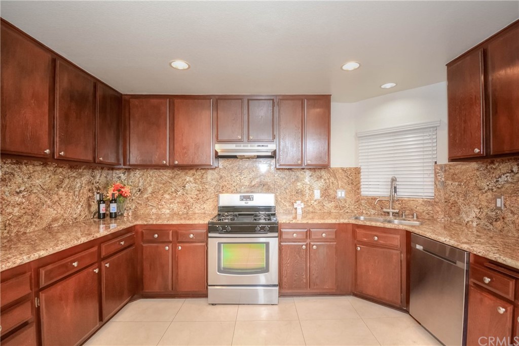 18 Town And Country Road, Unit 34 Phillips Ranch, CA 91766 - Photo 6 of 38