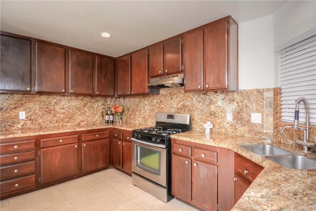 18 Town And Country Road, Unit 34 Phillips Ranch, CA 91766 - Photo 7 of 38