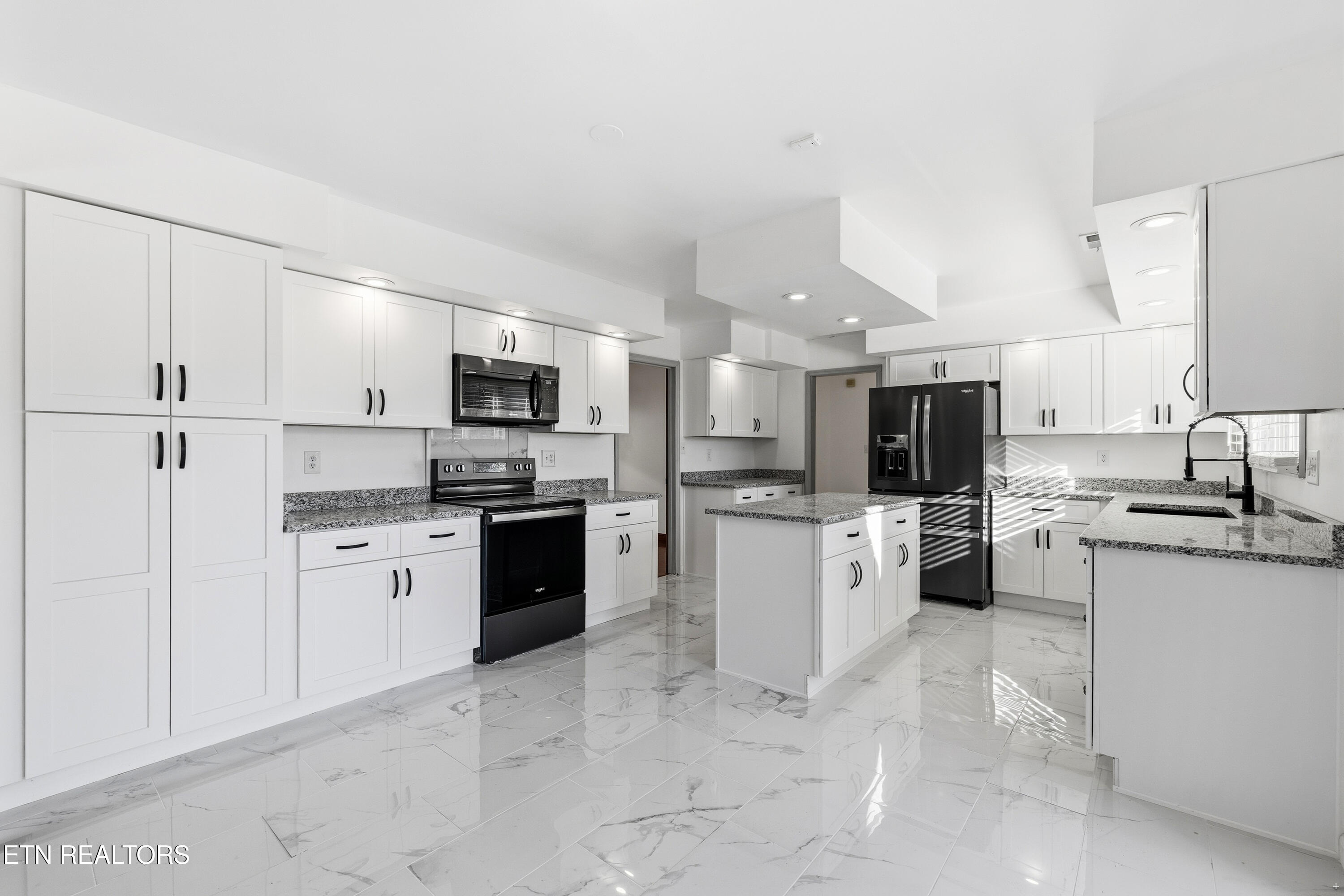 8002 Jackson Bend Road Lenoir City, TN 37772 - Photo 20 of 55 KITCHEN