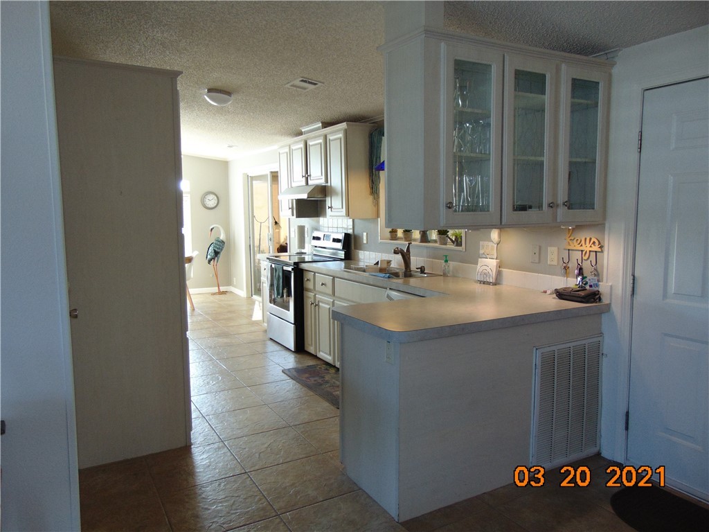 7615 Montauk Avenue, Unit R9 Micco, FL 32976 - Photo 10 of 36 a bathroom with a sink a mirror and a bathtub