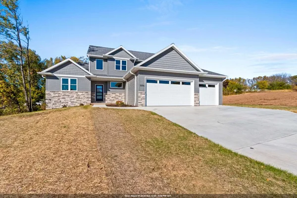 $597,000 | 3096 South Sandstone Court, Green Bay, WI 54313