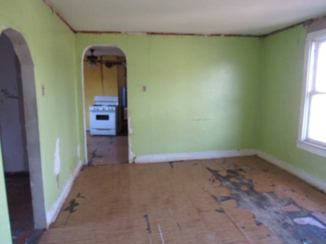 1752 West Cullerton Street Chicago, IL 60608 - Photo 22 of 31 an empty room with windows