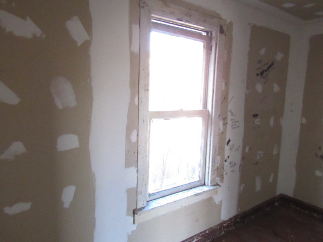 1752 West Cullerton Street Chicago, IL 60608 - Photo 26 of 31 a view of an empty room and window