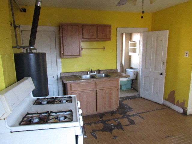 1752 West Cullerton Street Chicago, IL 60608 - Photo 29 of 31 a kitchen with a sink stove and refrigerator