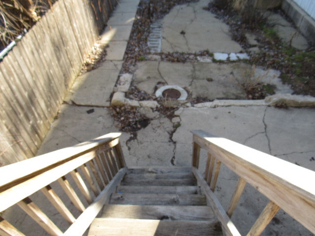 1752 West Cullerton Street Chicago, IL 60608 - Photo 6 of 31 a view of stair
