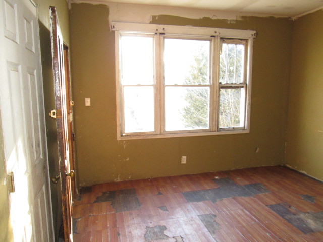 1752 West Cullerton Street Chicago, IL 60608 - Photo 9 of 31 a view of room with window