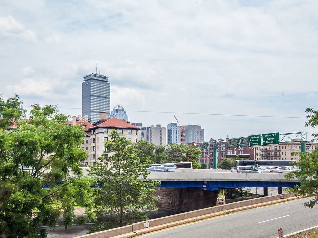 464 Commonwealth Avenue, Unit 36 Boston, MA 02215 - Photo 5 of 18 a view of a city