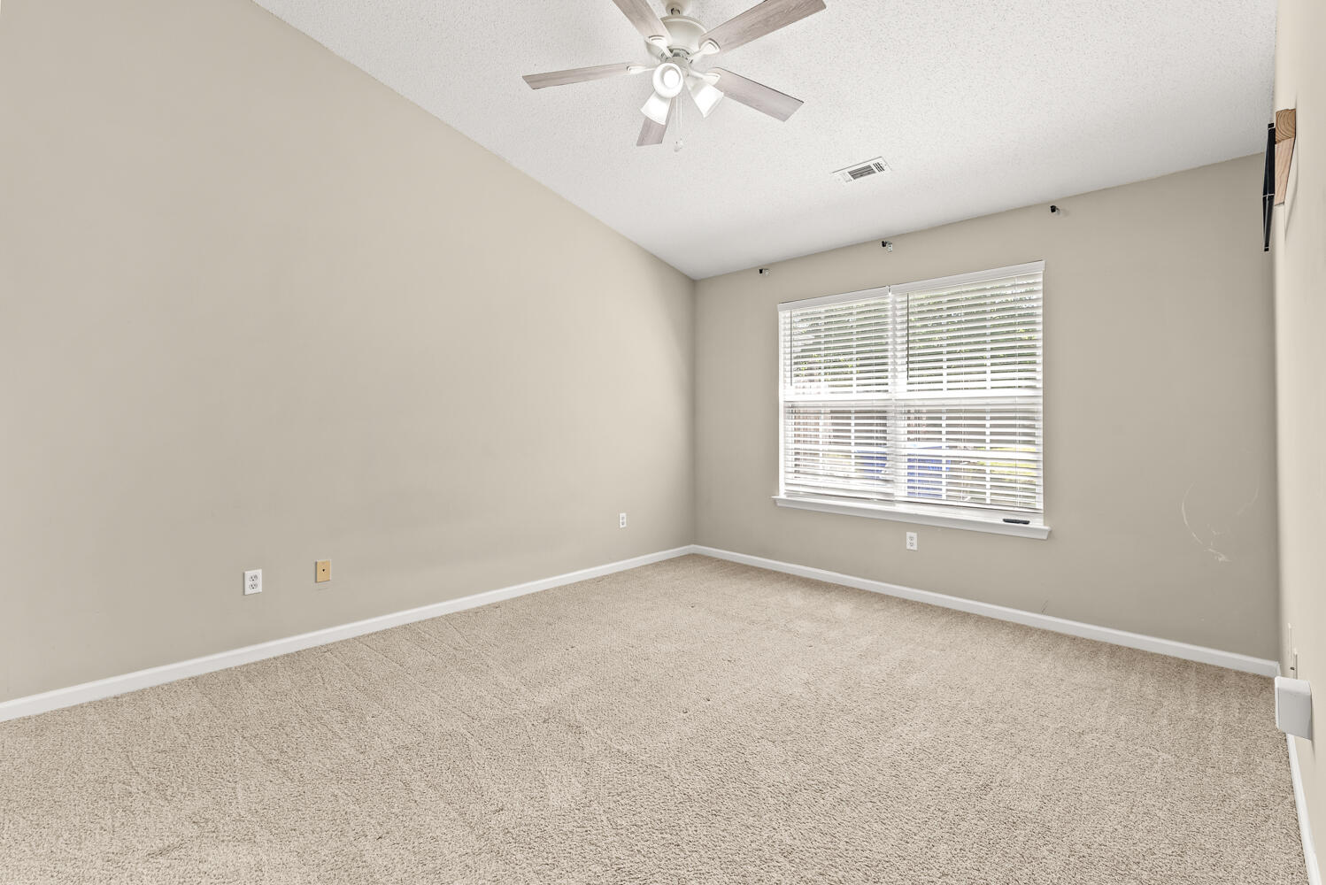 8008 Vermont Road North Charleston, SC 29418 - Photo 9 of 20 9