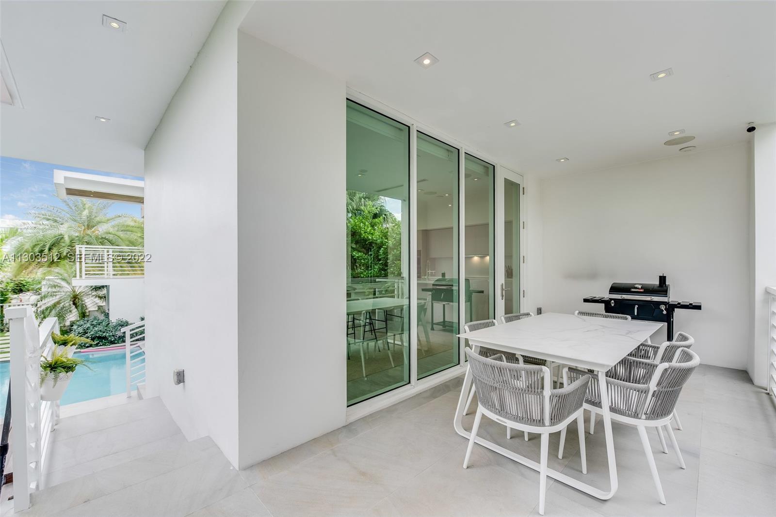 330 Fernwood Road, Unit 1 Key Biscayne, FL 33149 - Photo 14 of 29 a dining room with furniture and a potted plant