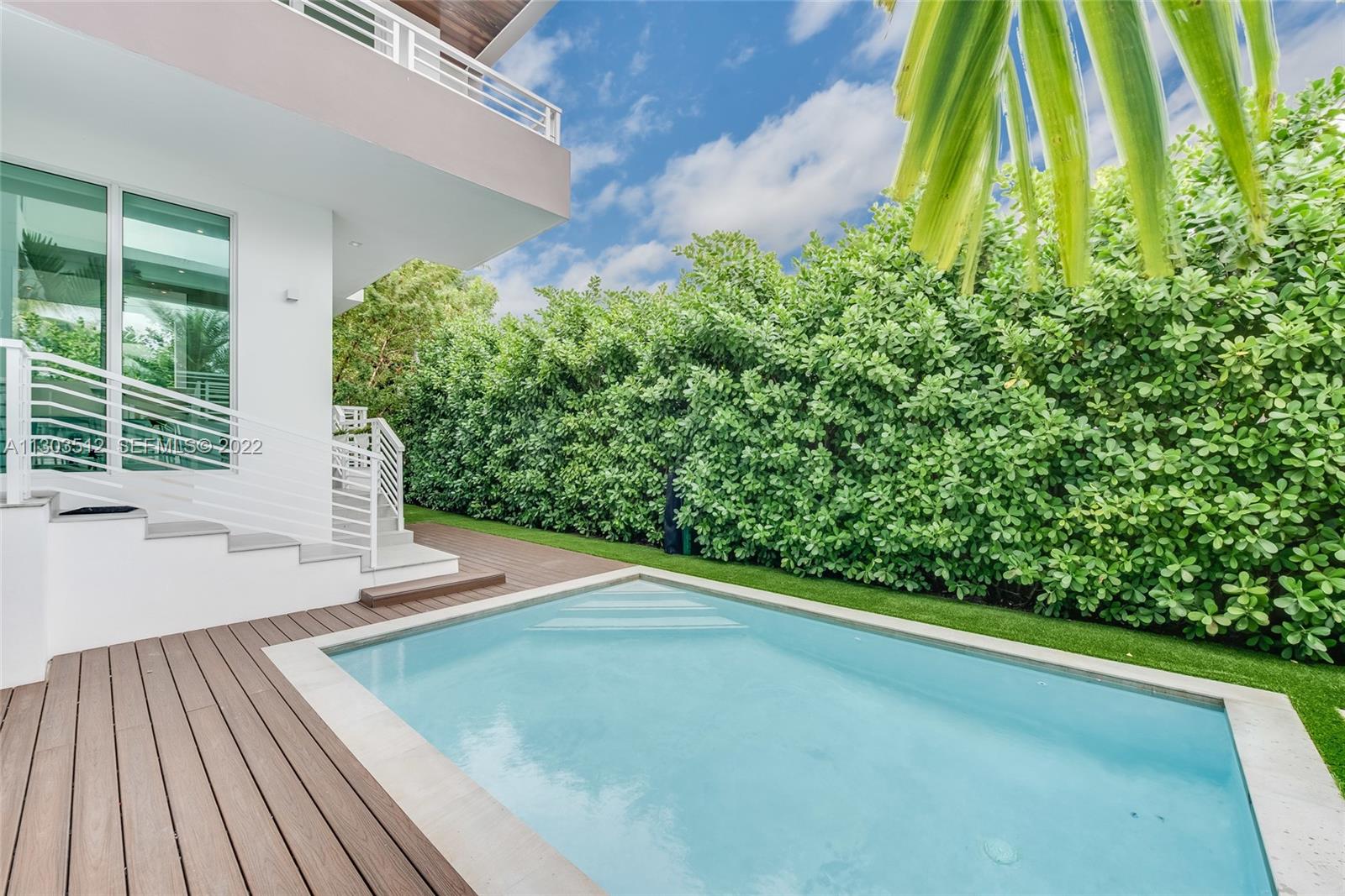 330 Fernwood Road, Unit 1 Key Biscayne, FL 33149 - Photo 15 of 29 a view of a backyard with plants