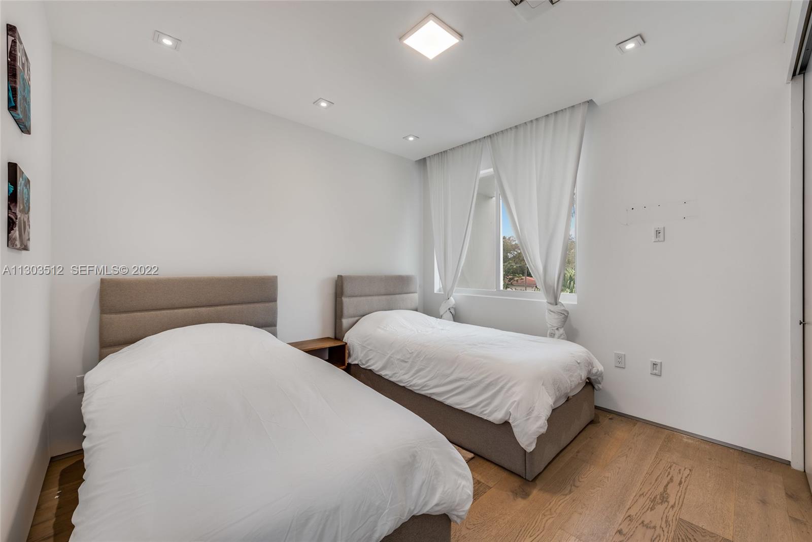 330 Fernwood Road, Unit 1 Key Biscayne, FL 33149 - Photo 25 of 29 a bedroom with two beds and a window