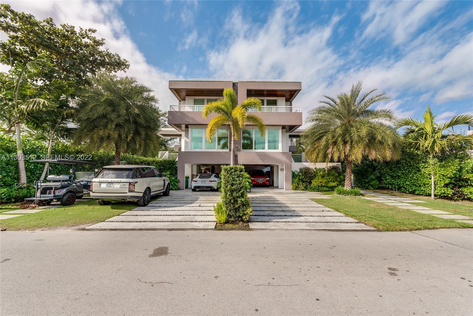330 Fernwood Road, Unit 1 Key Biscayne, FL 33149 - Photo 29 of 29 a front view of a house with garden
