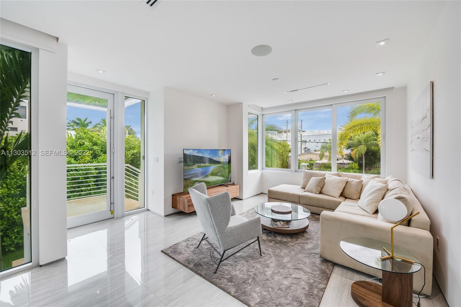 330 Fernwood Road, Unit 1 Key Biscayne, FL 33149 - Photo 3 of 29 a living room with furniture and a large window