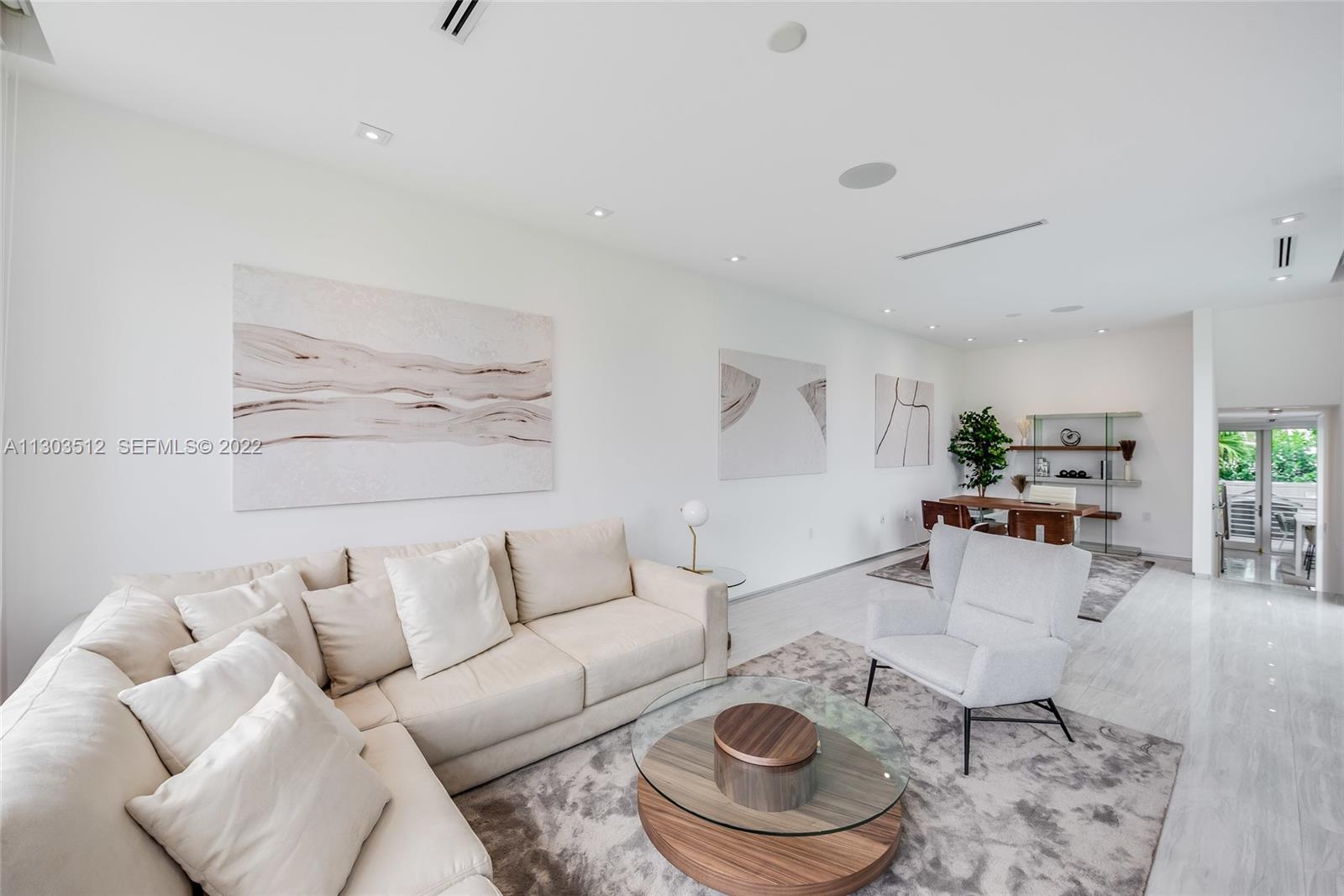 330 Fernwood Road, Unit 1 Key Biscayne, FL 33149 - Photo 4 of 29 a living room with furniture and a rug